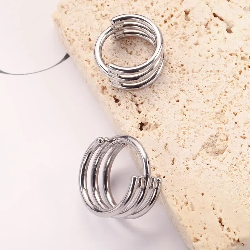 3つの穴の開いたチタンの鼻ピアス,16g,傾斜,ヘリックス耳 - Body Jewelry Quality のレビューと価格